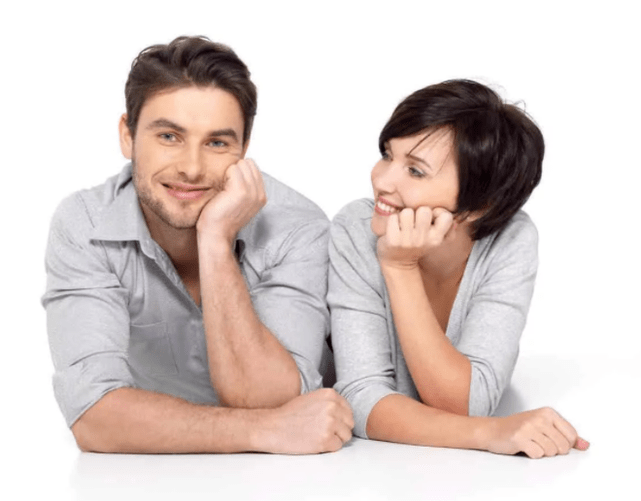 Доволни мъж и жена след курс на лечение на простатит с капсули Prostamin
