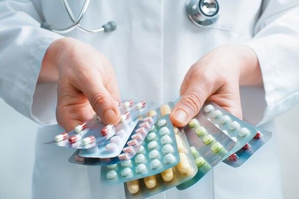 лекарят избира антибиотици за простатит